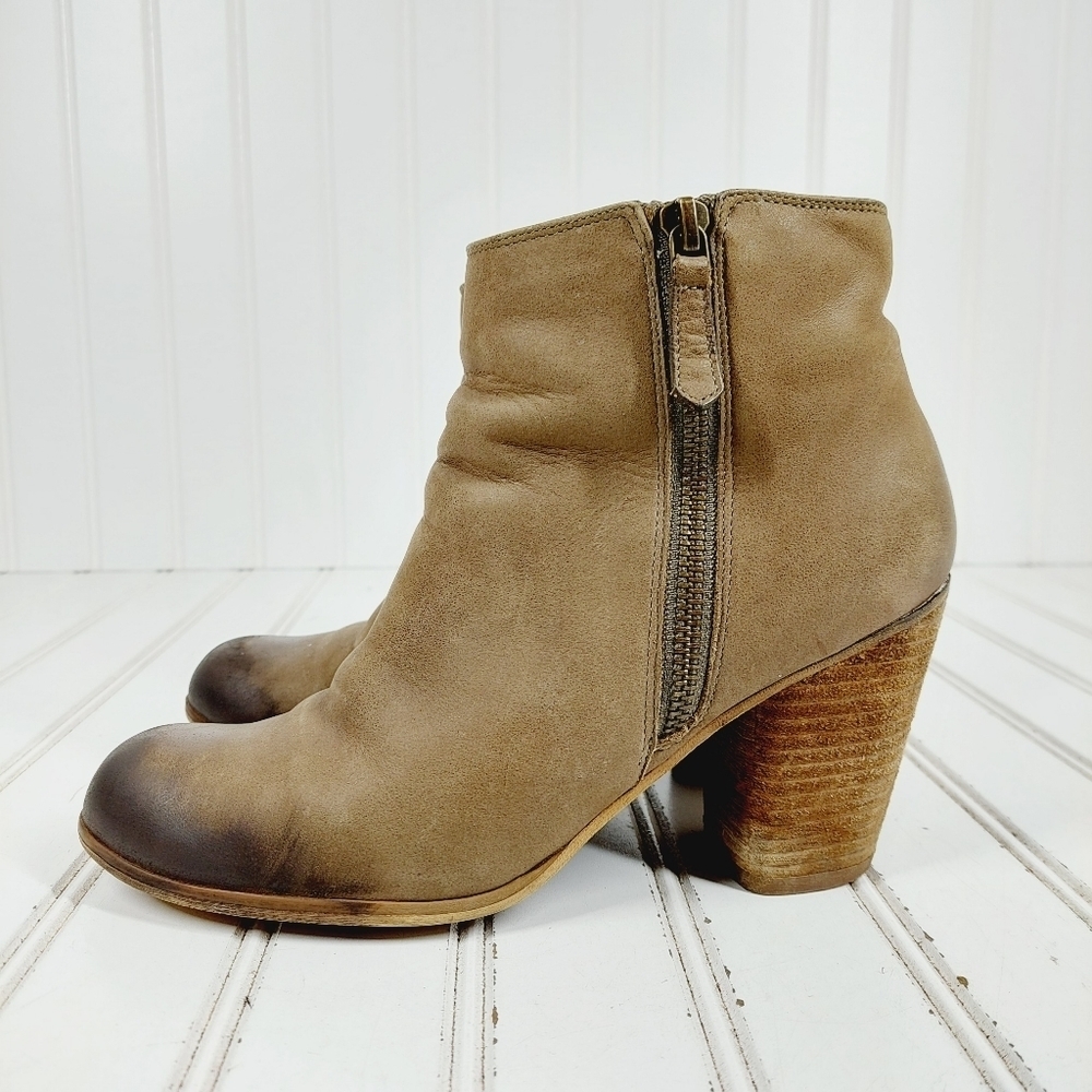 BP. Trolley Brown Tan Leather Side Zippers Block Heel Ankle Boots D923
